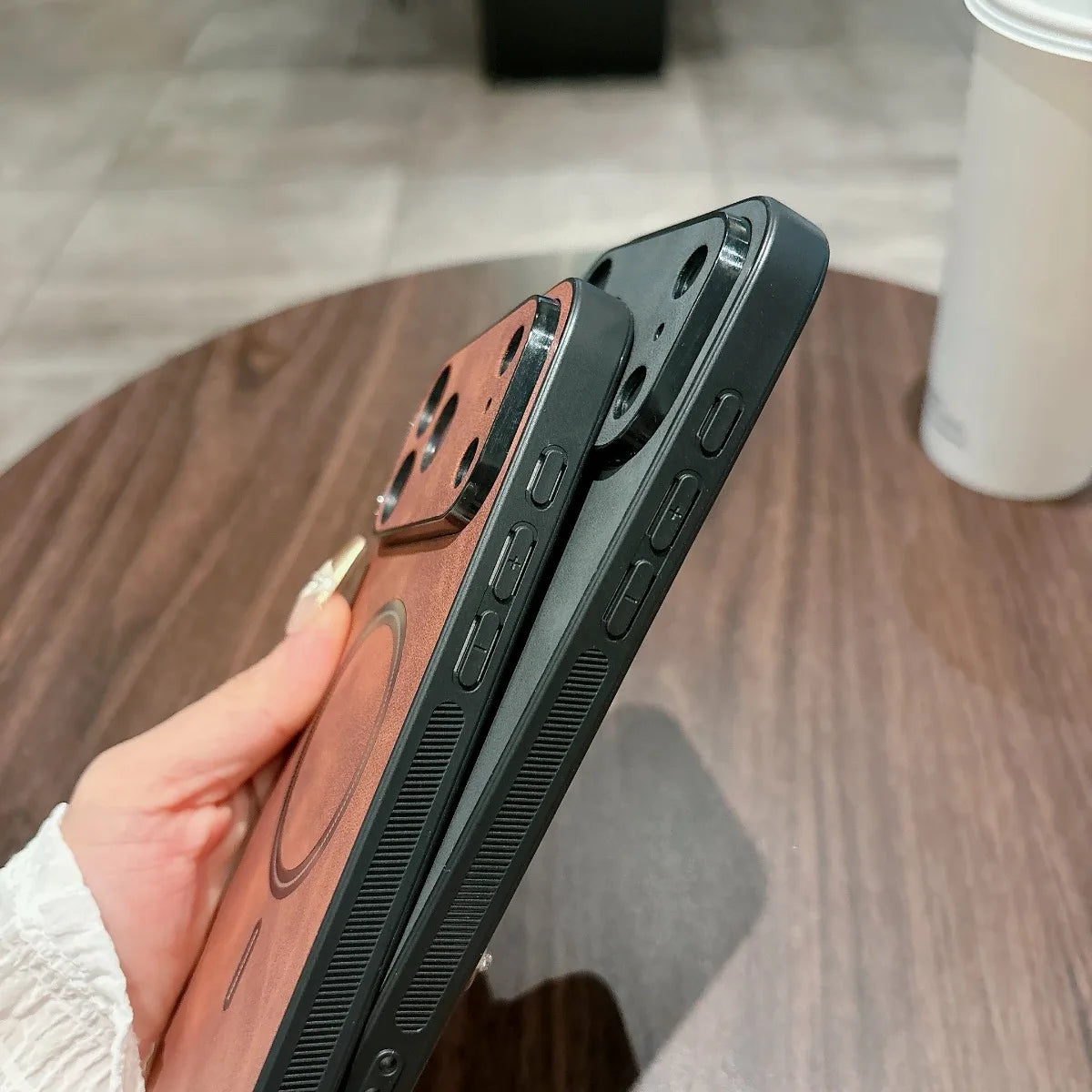 MAGNETIC LEATHER CASE FOR IPHONE 17 SERIES